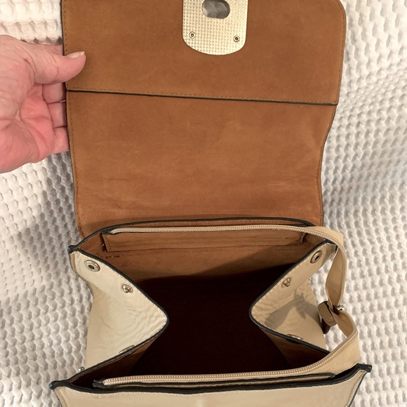 Leather handbag crossbody or arm carry - Picture 3 of 7